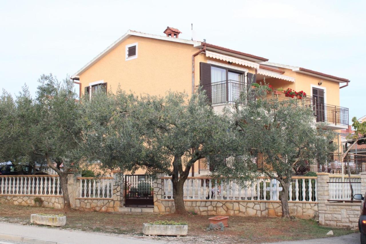 Lily'S Lovely Apartments Fazana Exterior photo